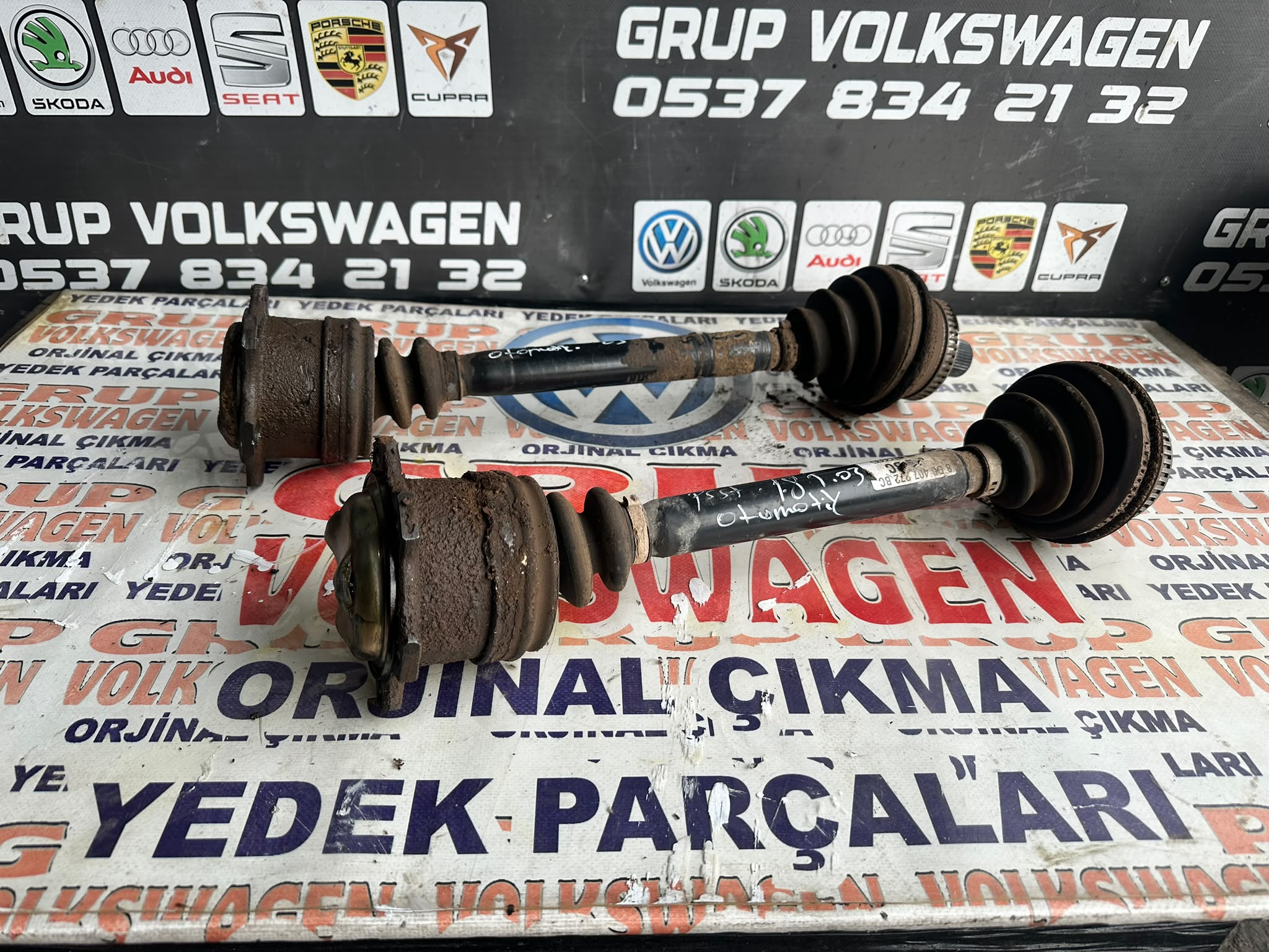 PASSAT B5.5 1.8 T OTOMATİK AKİS SAG SOL 8D0407272BC CIKMA ORJİNAL