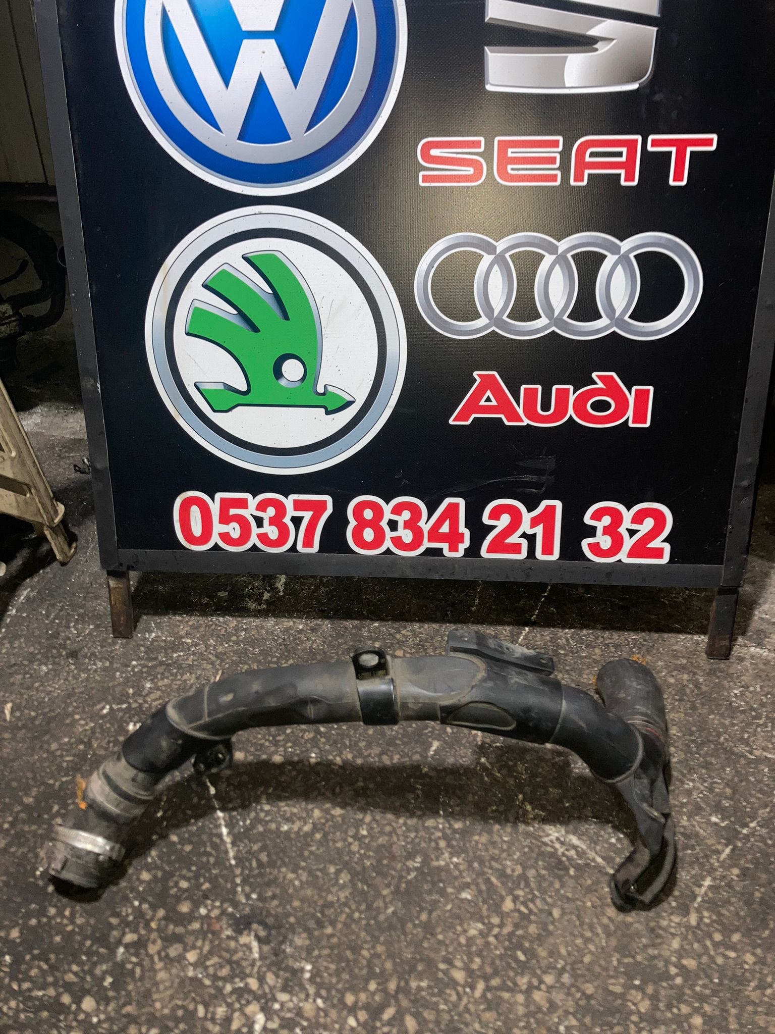 Volkswagen Caddey 1.6 TDI cay motor turbo borusu çıkma orijinal