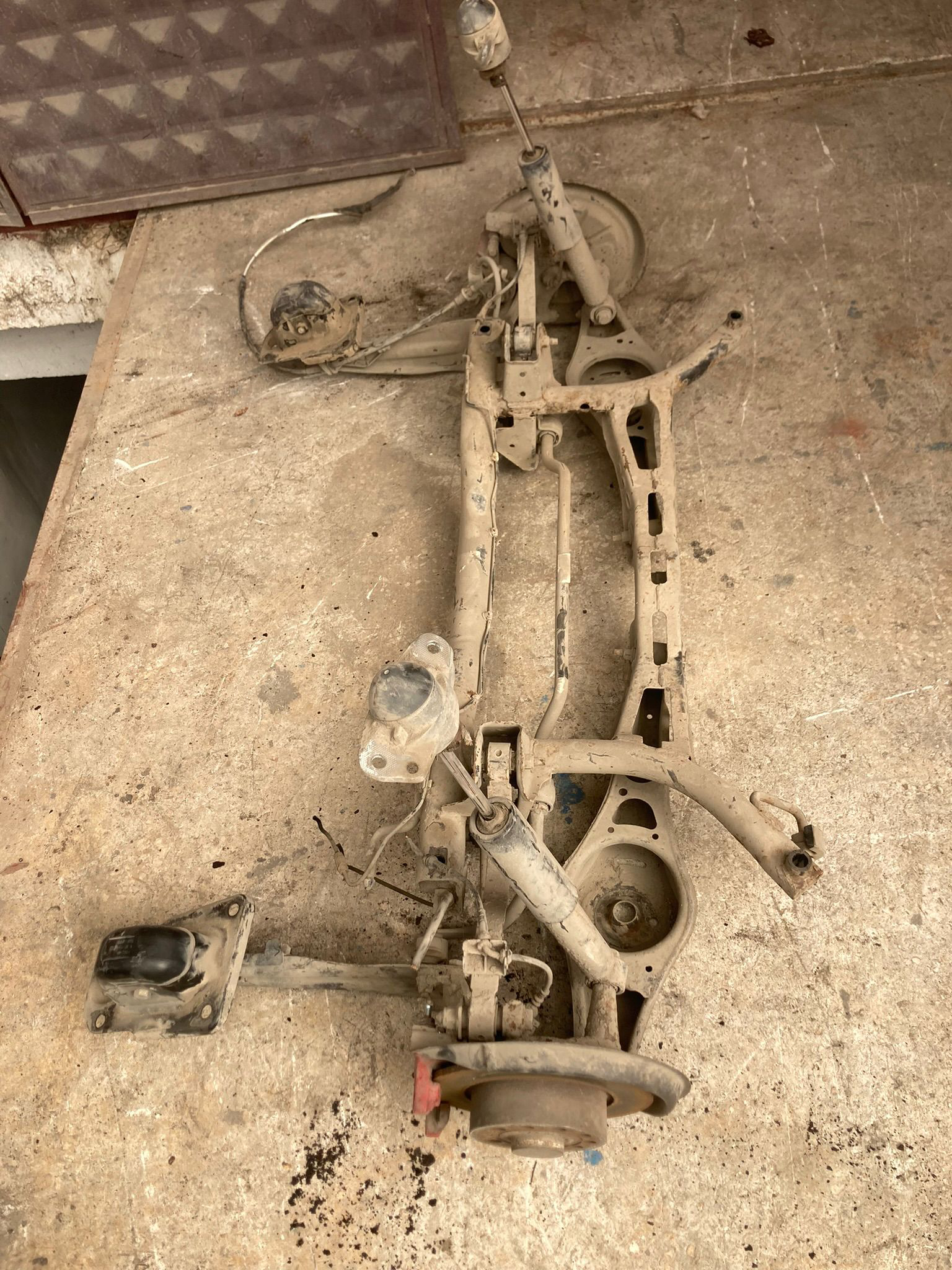 Volkswagen golf5 arka dingil komple çıkma orijinal