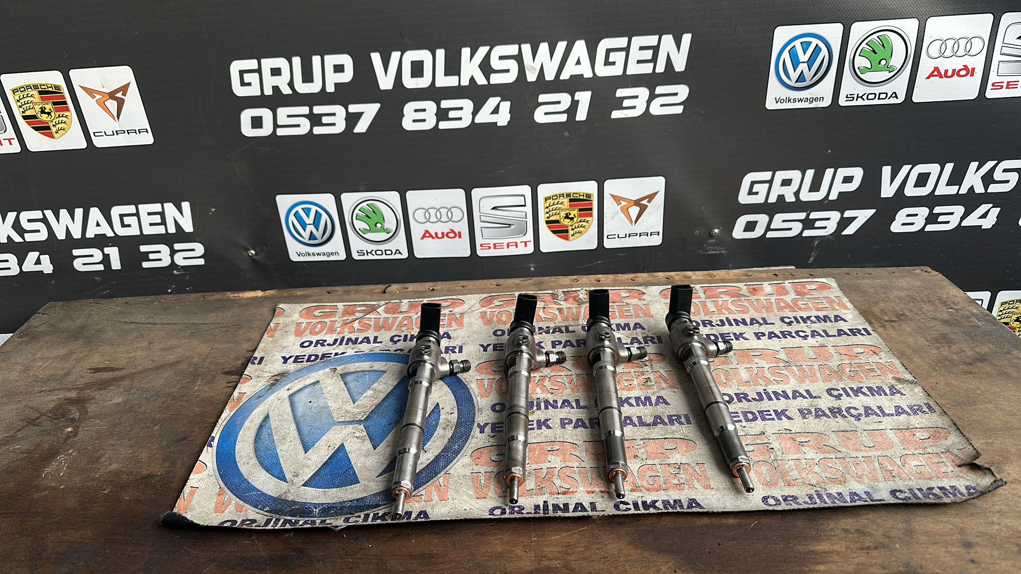 Volkswagen Jetta golf kedi 1.6 TDI cay motor enjektör çıkma orijinal