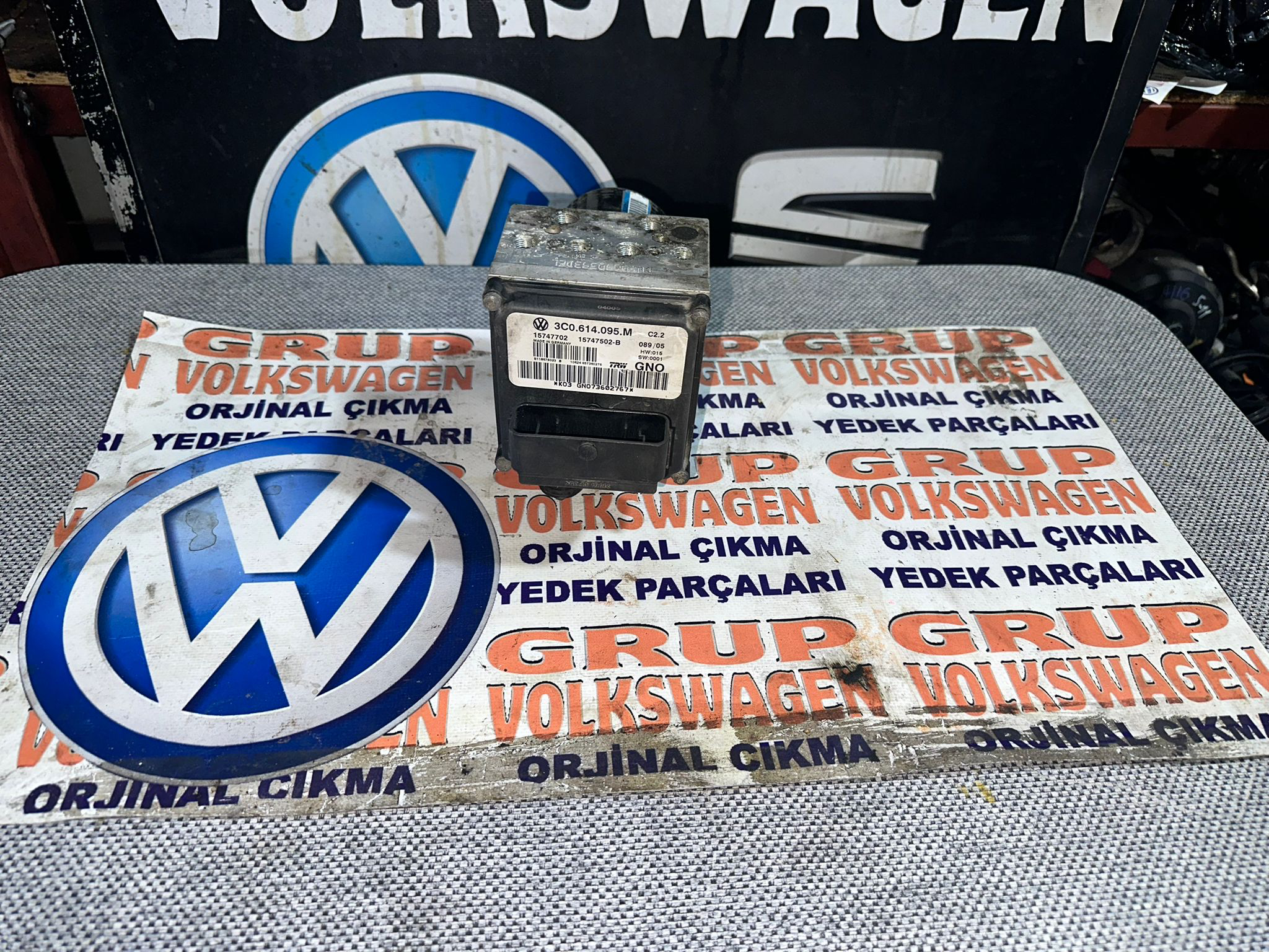 Volkswagen Passat 3C0614095M abs beyni çıkma orijinal