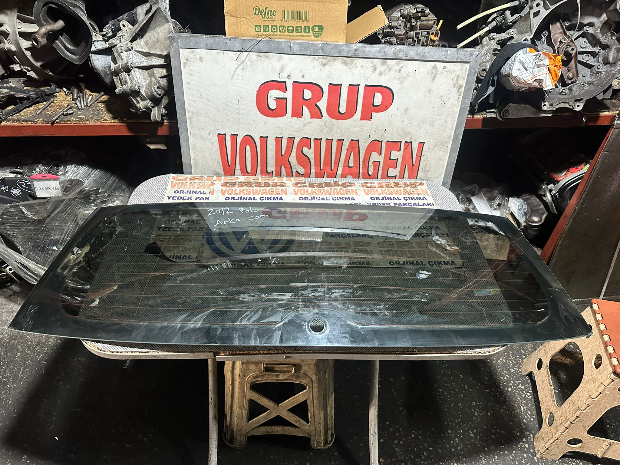 Volkswagen Polo bagaj camı çıkma orijinal